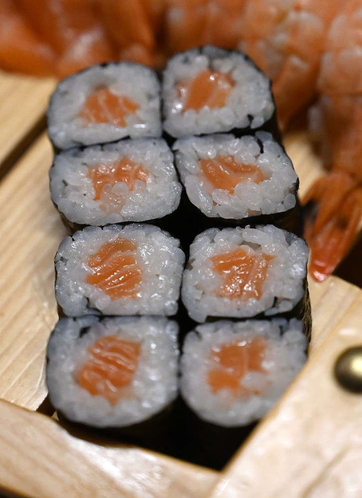 Ljudi ovdje preferiraju "američku vrstu sushija" koja sadrži pohanu ribu i brojne umake
